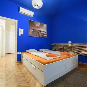 Pulse King Street Location Apartment Budapest